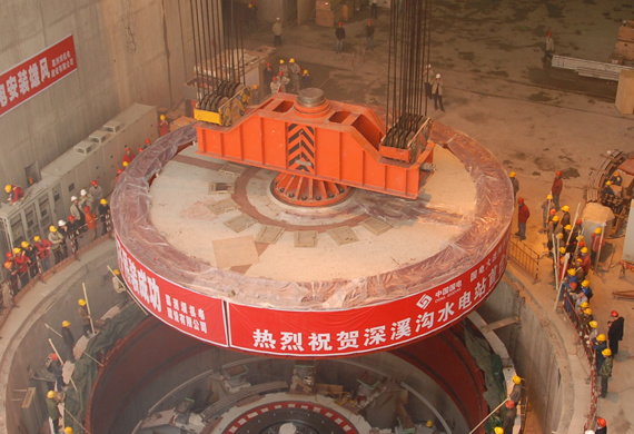 Lắp đặt rotor của nhà máy thủy điện Thâm Tuyền Khâu, Tứ Xuyên